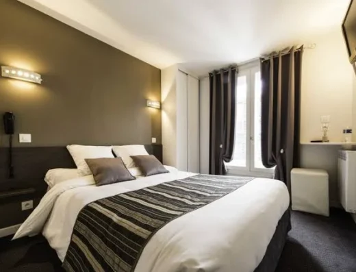 UN HOTEL SUR LE PORT la rochelle