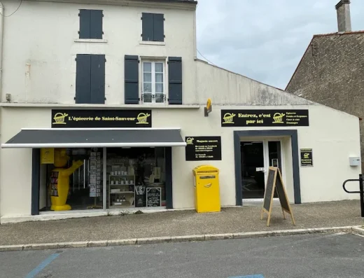 devanture épicerie de Saint-Sauveur
