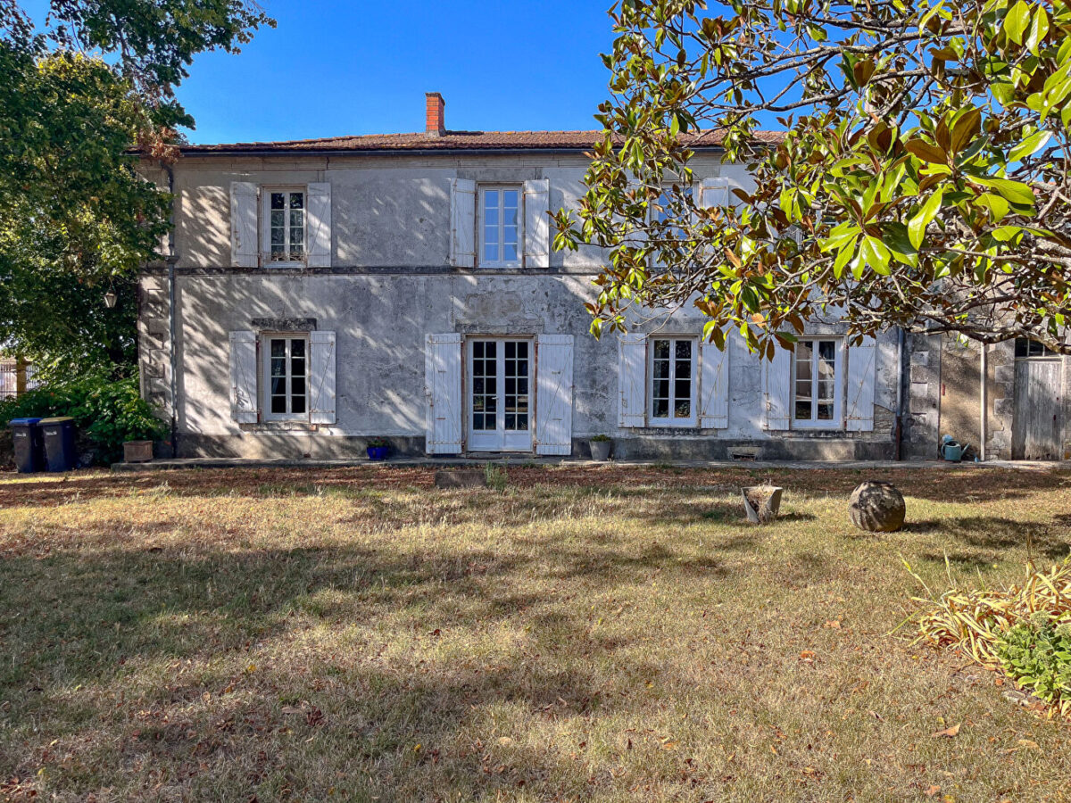 Maison Sainte Soulle 6 pièce(s) 220 m2 sur 630 M2 de parcelle — photo 2/8