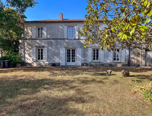Maison Sainte Soulle 6 pièce(s) 220 m2 sur 630 M2 de parcelle