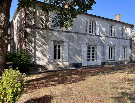Maison Sainte Soulle 6 pièce(s) 220 m2 sur 630 M2 de parcelle