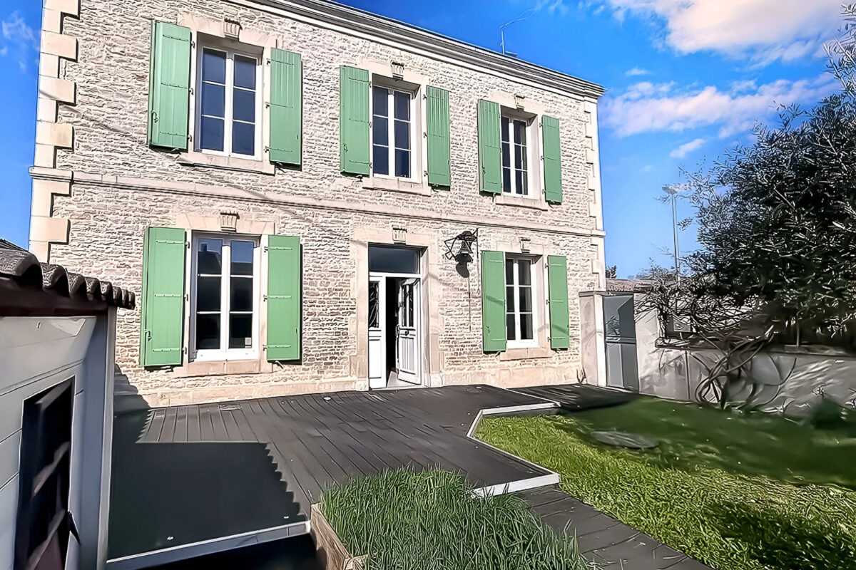 Maison familiale 201 m² – 4 chambres – Garage  – Sainte-Soulle — photo 1/8