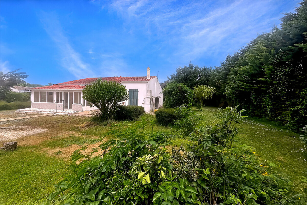 MAISON 4 chambres 90 m2 sur TERRAIN  CONSTRUCTIBLE  de 3030 m2 — photo 2/6