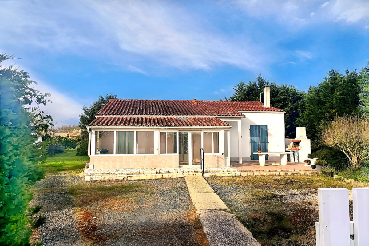 MAISON 4 chambres 90 m2 sur TERRAIN  CONSTRUCTIBLE  de 3030 m2 — photo 1/6