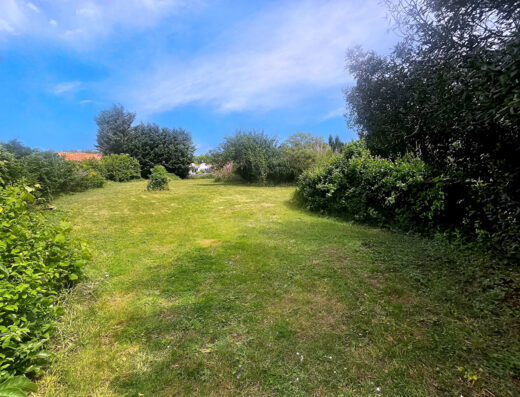 MAISON 4 chambres 90 m2 sur TERRAIN  CONSTRUCTIBLE  de 3030 m2