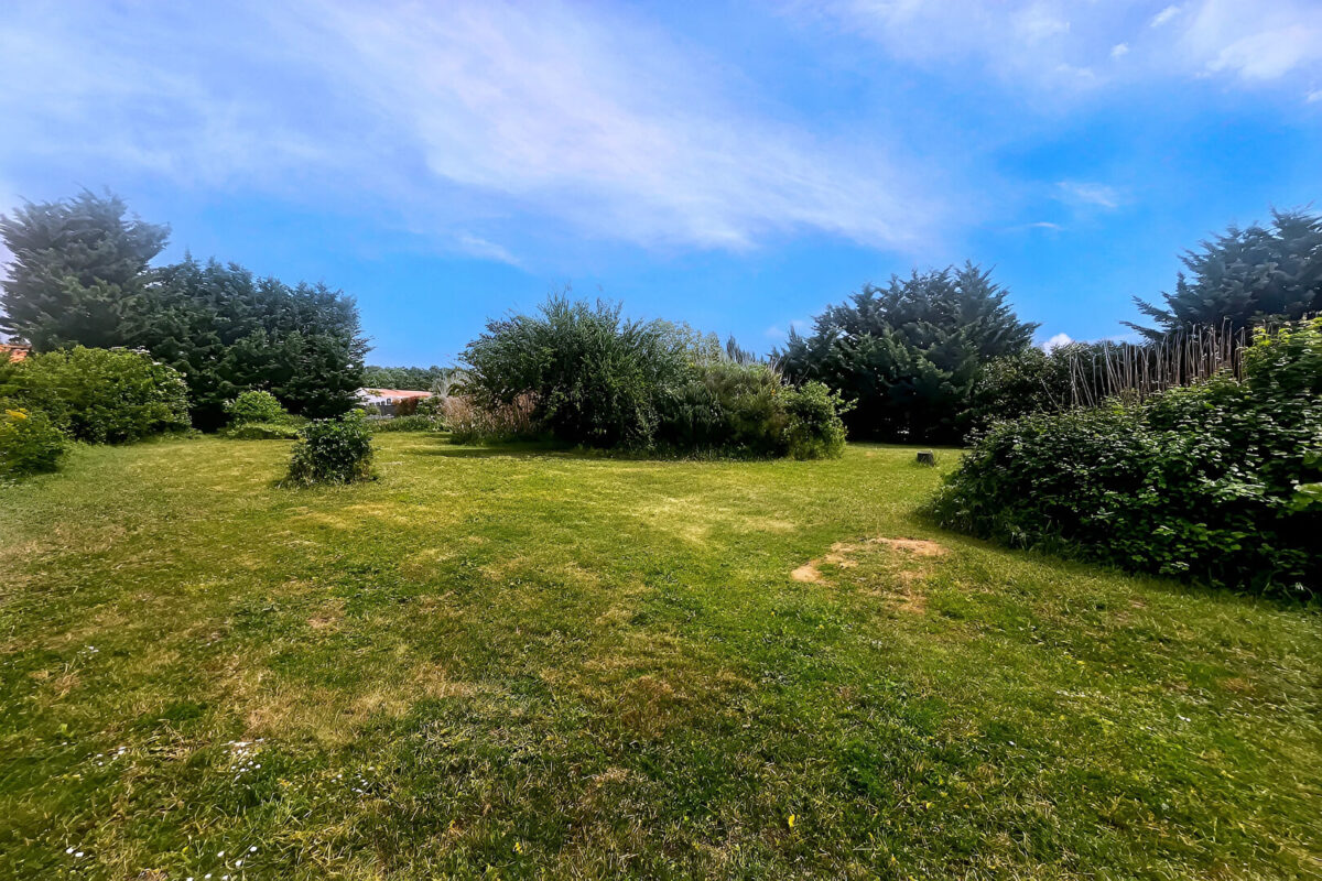 TERRAIN  CONSTRUCTIBLE –  Ferrieres 3030 m2 — photo 5/6