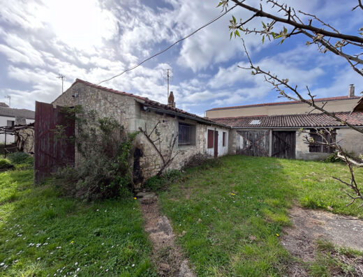 Bati a rénover L Houmeau 4 pièce(s) 115 m2 + garage 24 m2