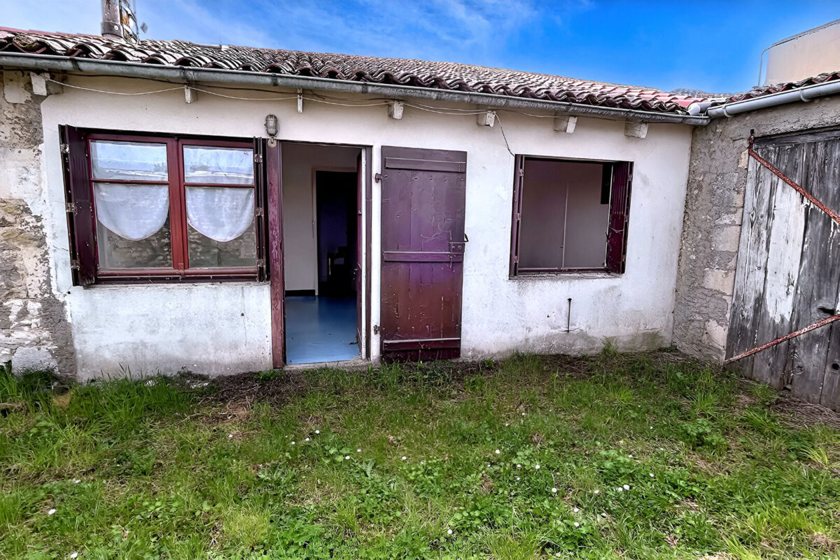 Bati a rénover L Houmeau 4 pièce(s) 115 m2 + garage 24 m2 — photo 4/6