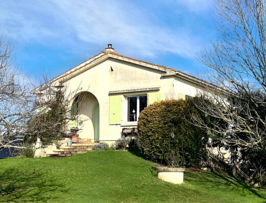 Maison Sainte Soulle 5 pièce(s) – 4 chambres & bureau – 1400 m2 de parcelle